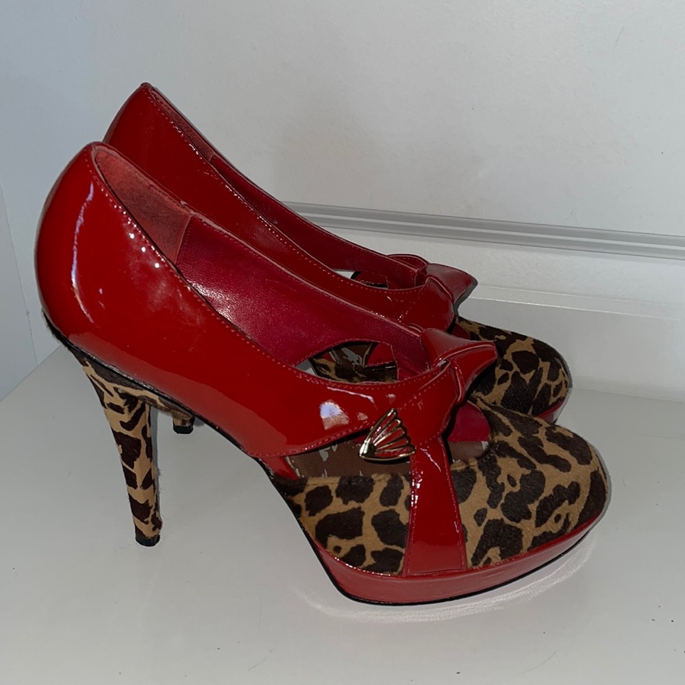 Betsey Johnson Women’s Y2K Red Patent Leather/Animal Print Heels size 7.5